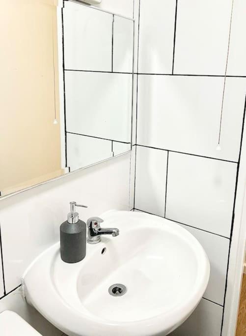 Gorgeous Flat 10 Min Walk To Stadium Free Parking London Ngoại thất bức ảnh